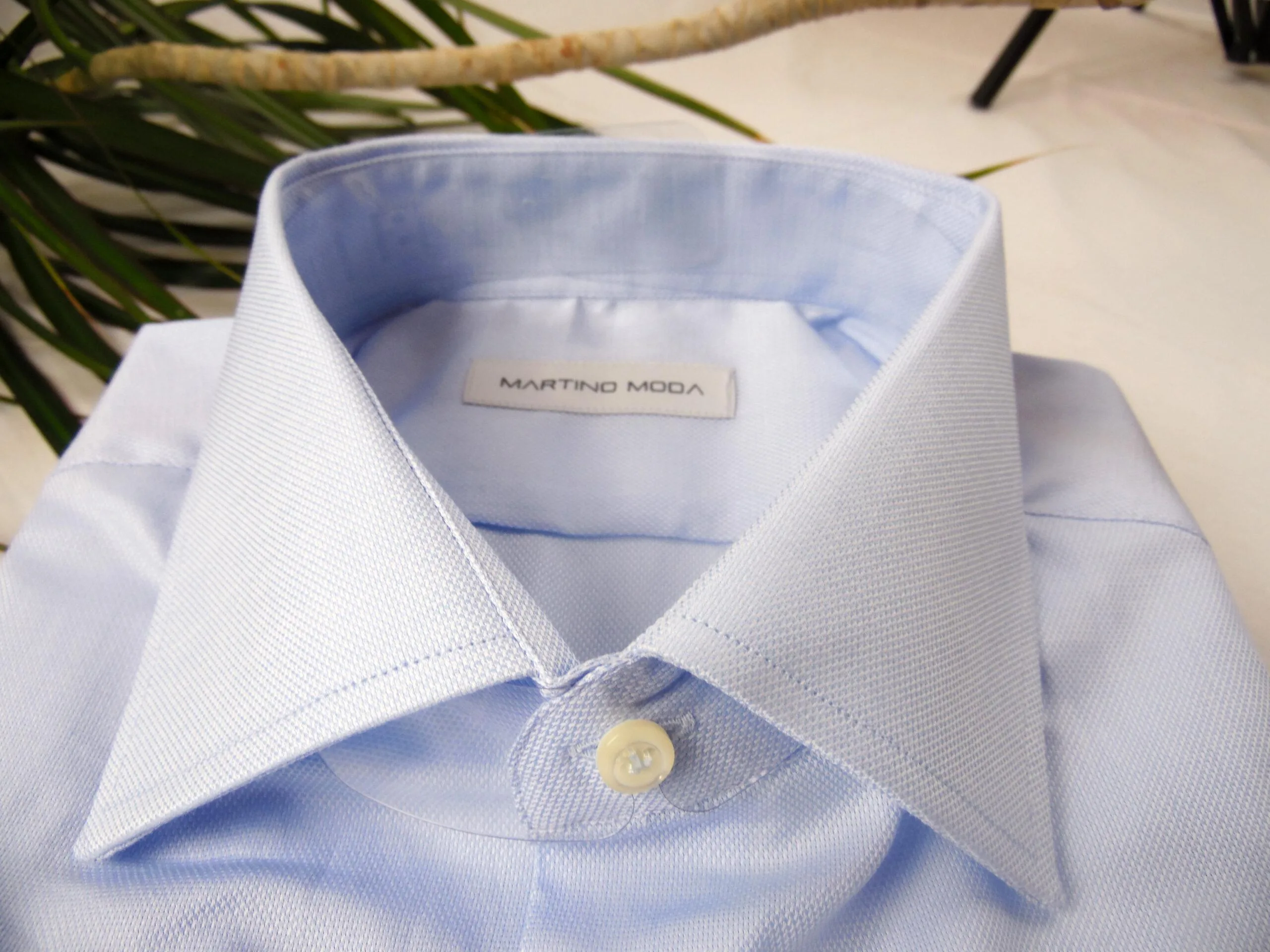 Camicia French celeste - con collo aperto alla francese - immagine 4